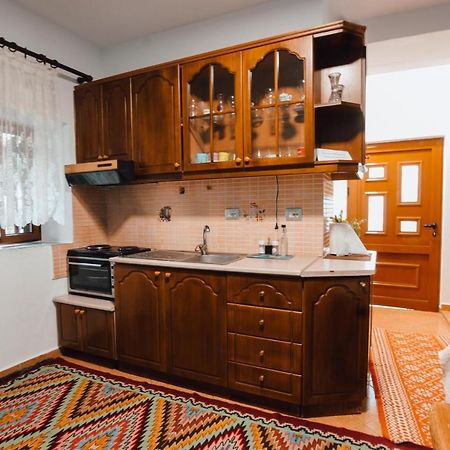 Bb Traditional Apartment Gjirokastra Kültér fotó