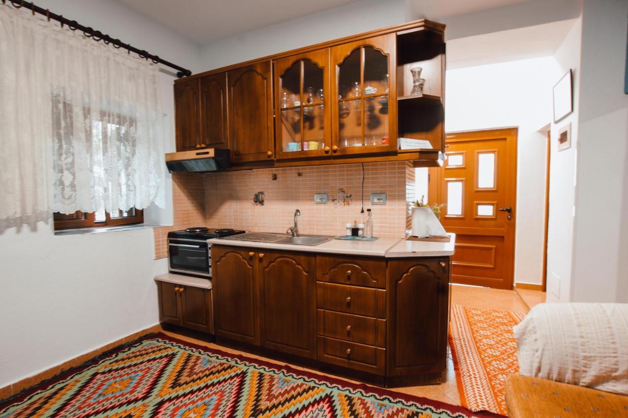 Bb Traditional Apartment Gjirokastra Kültér fotó