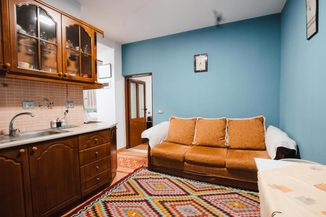 Bb Traditional Apartment Gjirokastra Kültér fotó